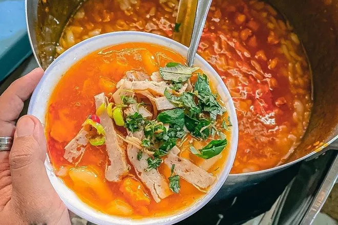 Bánh canh Nam Phổ – Món ăn đặc trưng nổi tiếng của ẩm thực Huế thu hút thực khách