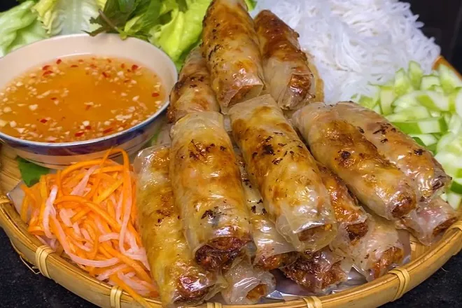 Bún chả giò: 3 cách làm thơm ngon, hấp dẫn khiến bạn không thể kìm lòng