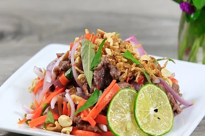 Cách làm bò tái chanh, hàu và salad cá tái chanh ngon chuẩn không tanh