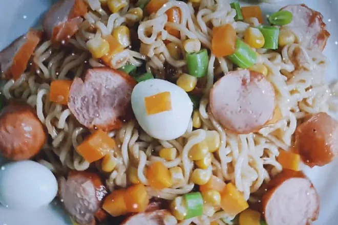 Mì trộn Indomie: 2 cách thực hiện đơn giản, tiện lợi nhưng cực ngon