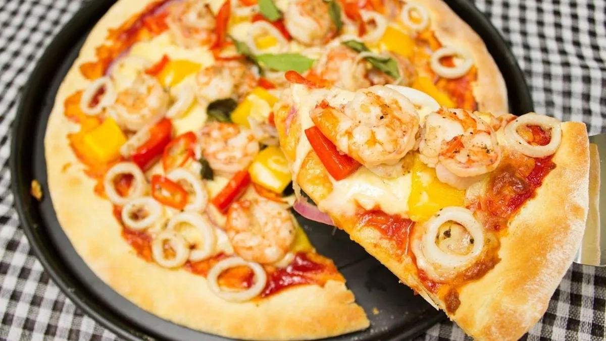 Cách làm pizza hải sản tại nhà cực thơm ngon